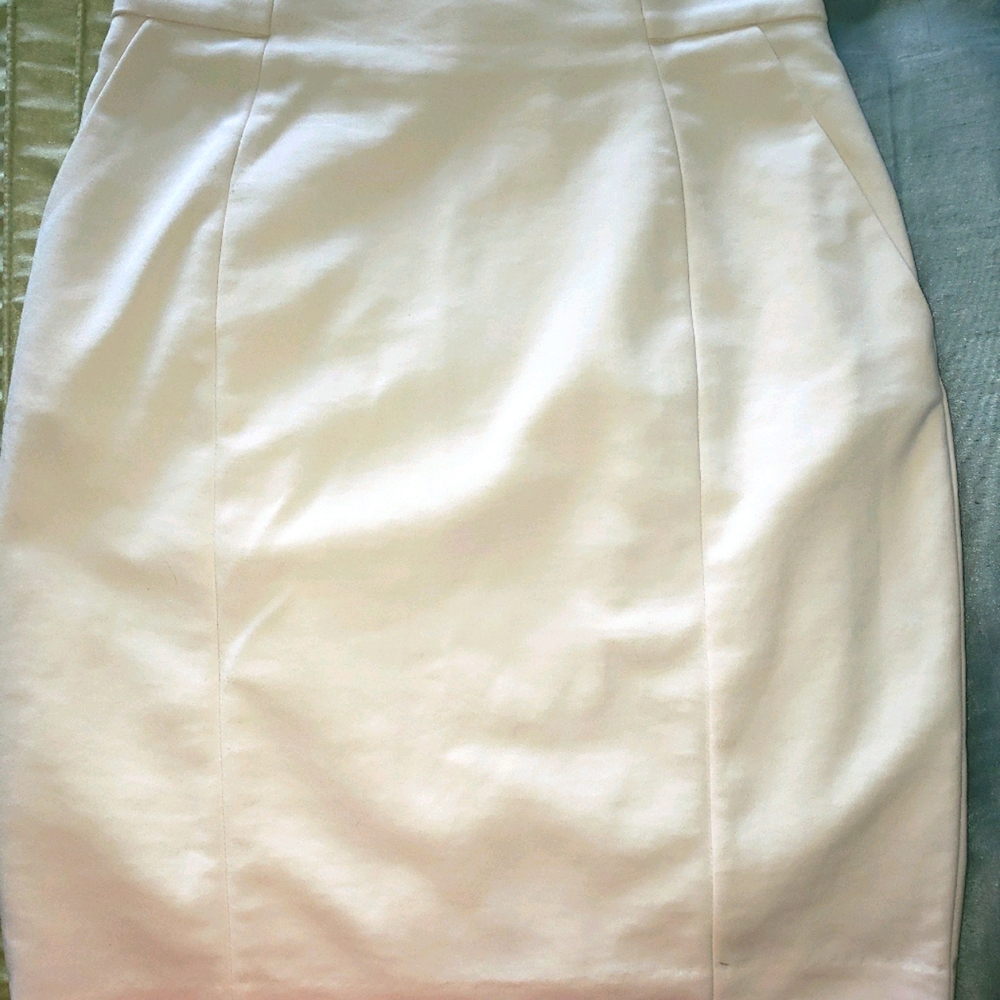 H&M off white pencil skirt w/ pockets